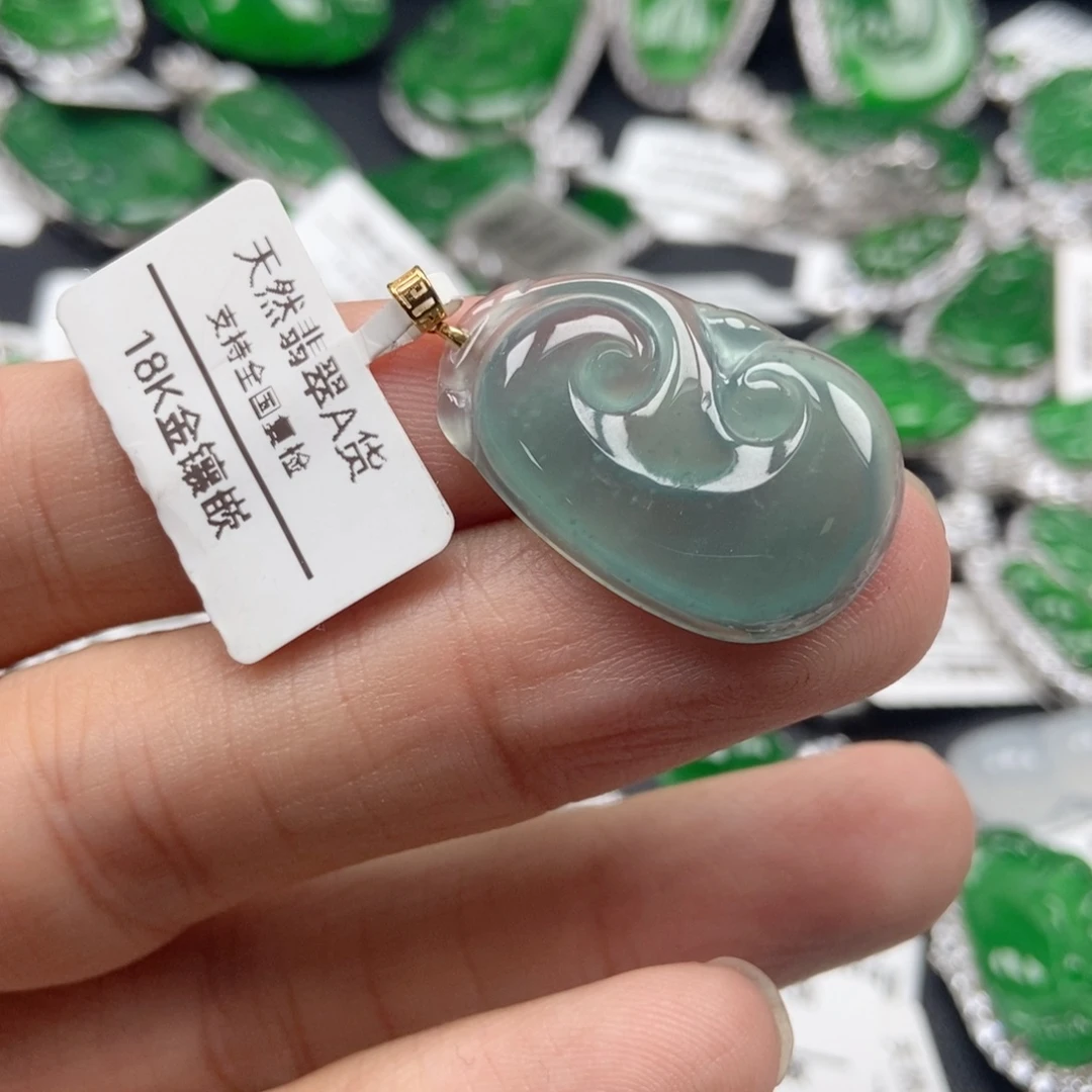 翡翠18K金镶嵌颈饰