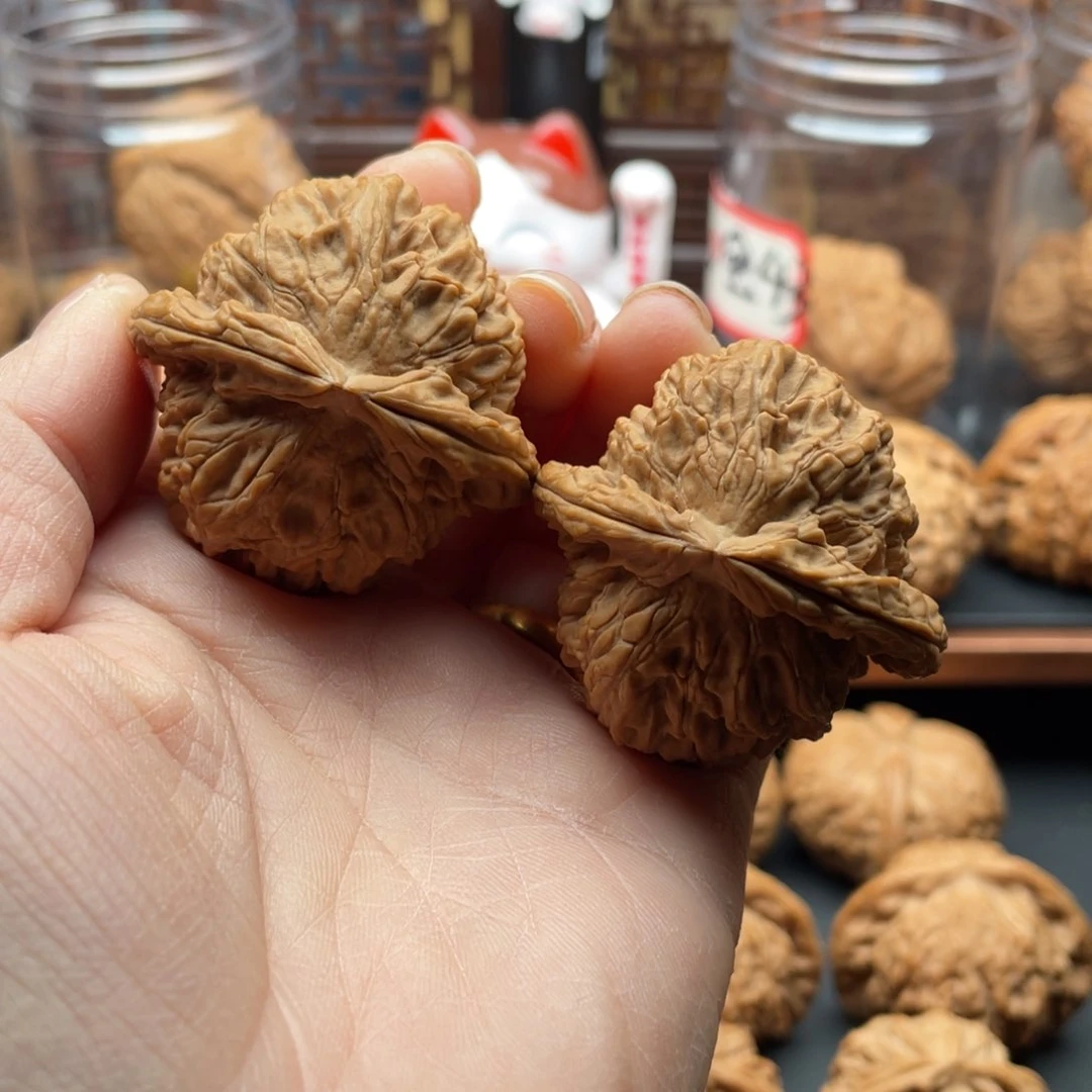 文玩核桃把件白狮子