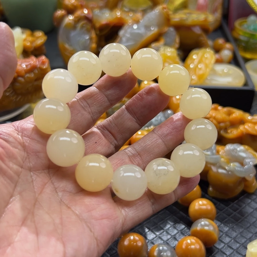 颈饰未镶嵌石英质玉
