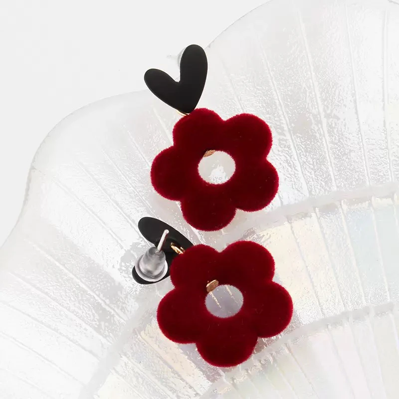 锌合金布艺耳饰 丝绒花朵爱心耳环秋冬复古轻奢高级少女时尚耳饰