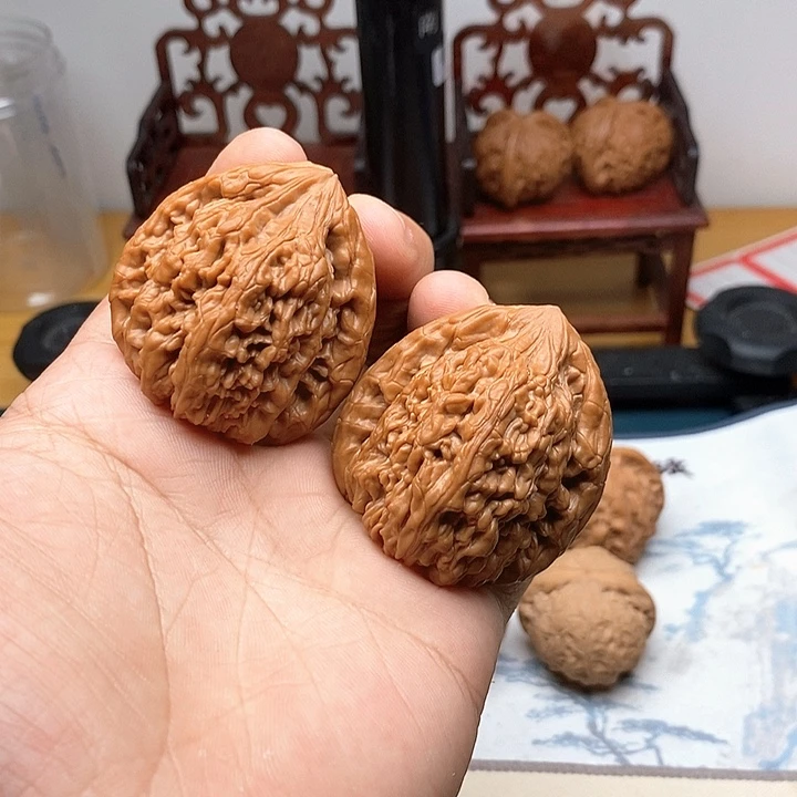 文玩核桃吊坠虎头王