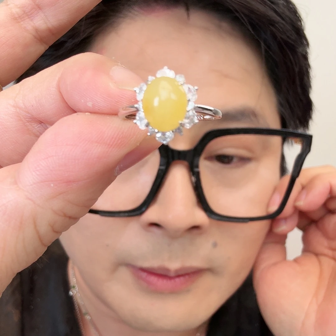 翡翠未镶嵌颈饰一件