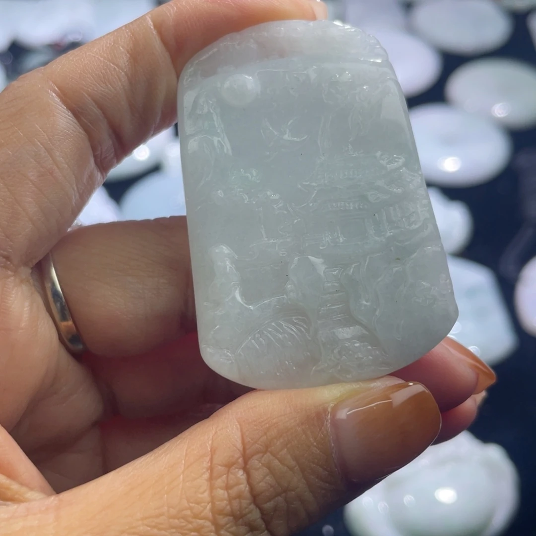 翡翠未镶嵌颈饰山水