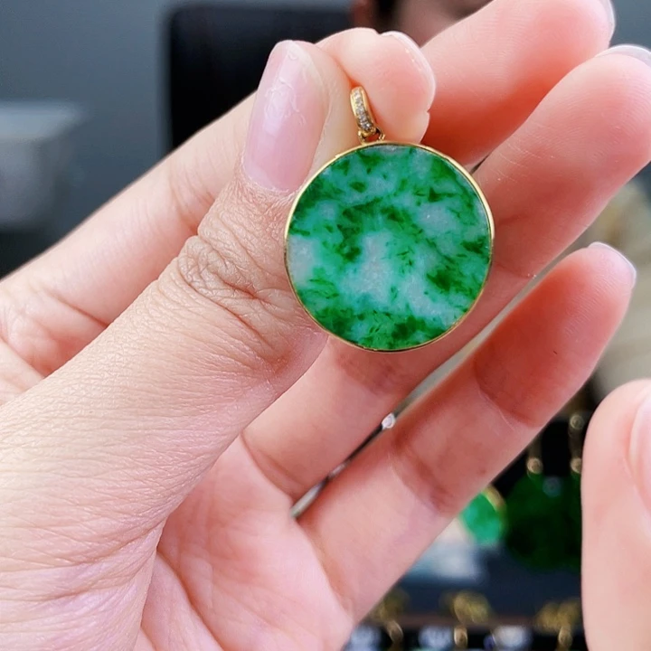 翡翠颈饰18K金镶嵌饰品