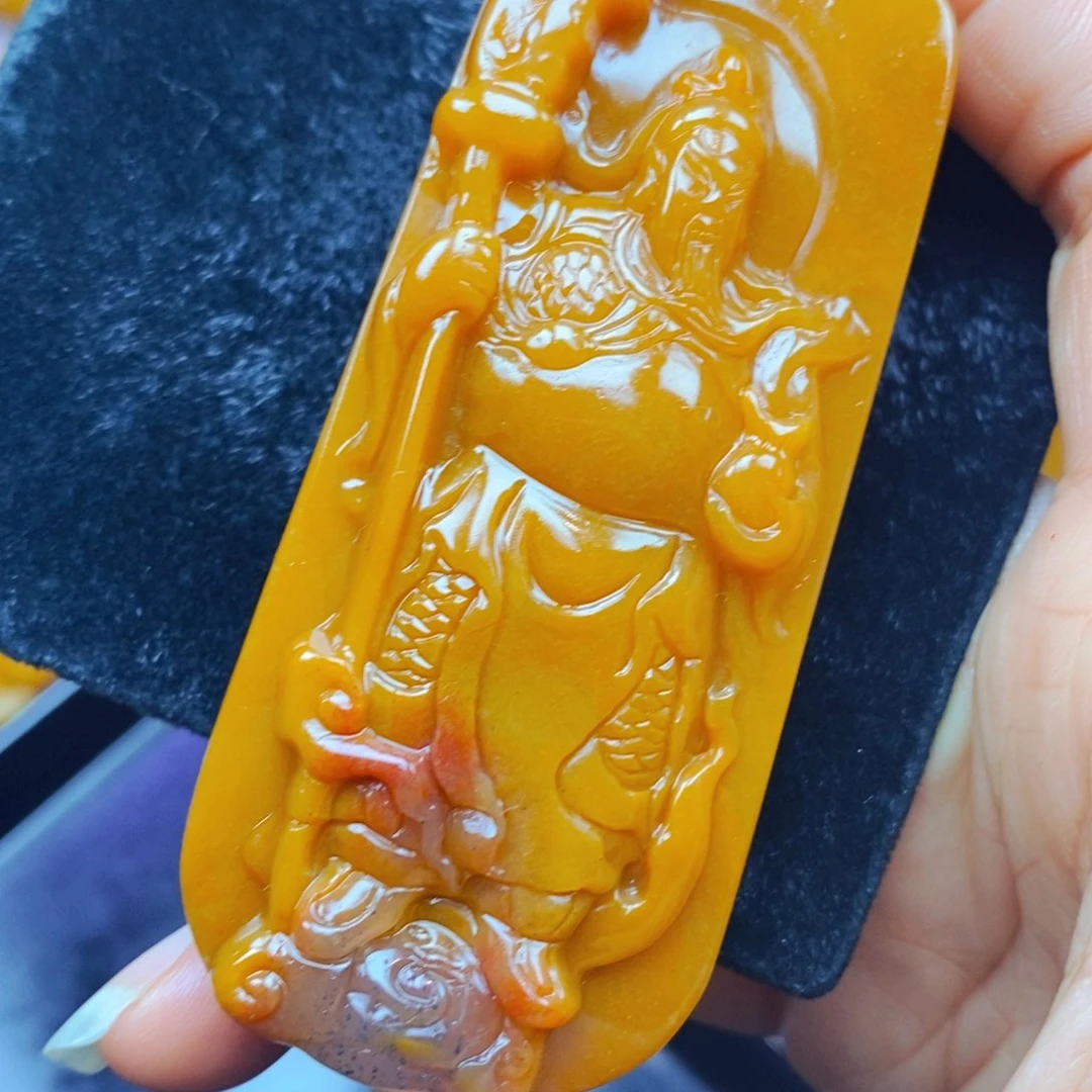 未镶嵌石英质玉（黄龙玉）颈饰