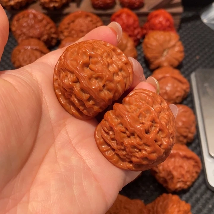 文玩核桃把件38.2尺寸白狮子2324