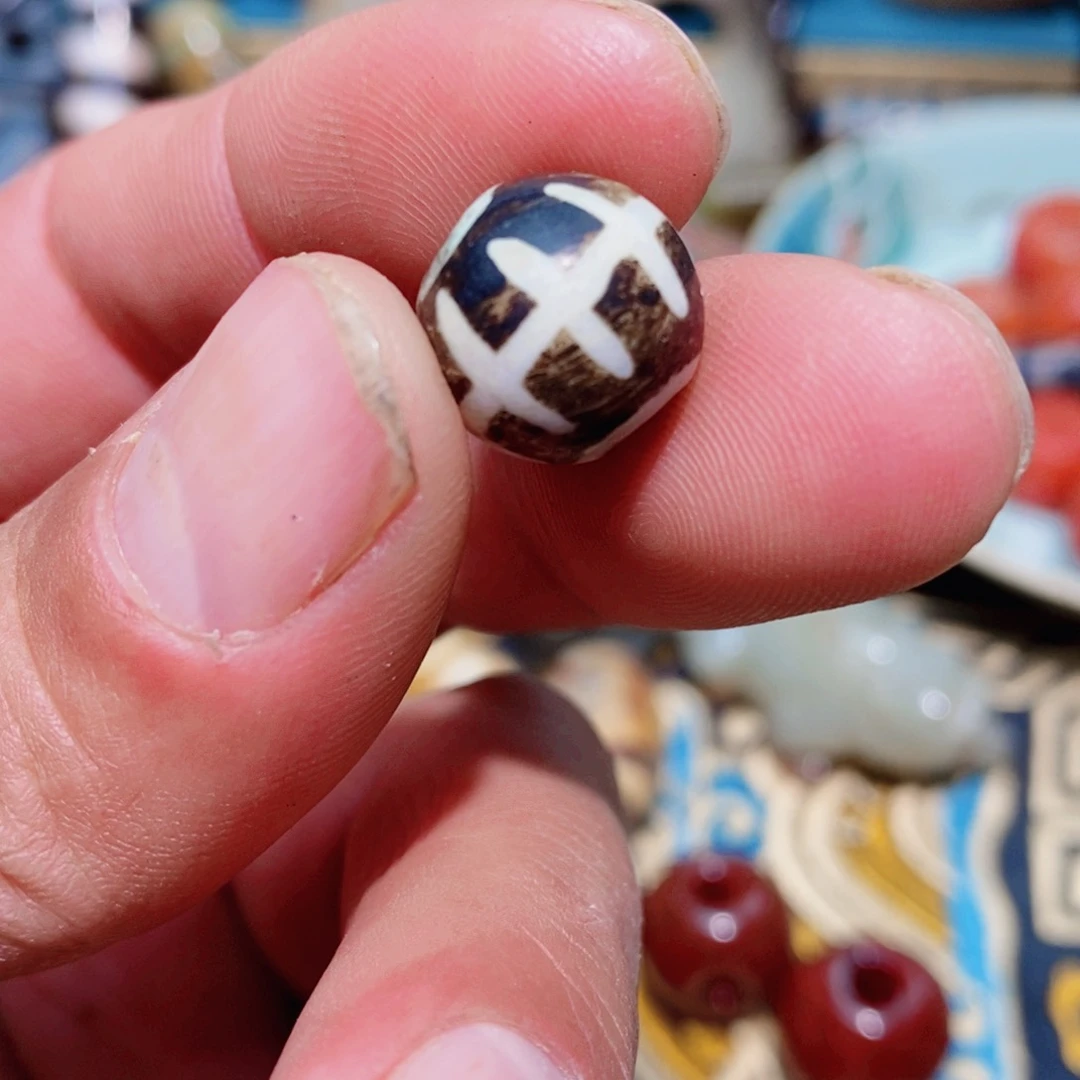 DIY琉璃珠子的颜色是蓝色的