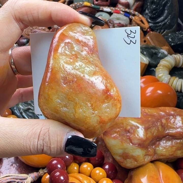 未镶嵌透闪石质玉珠宝奇石