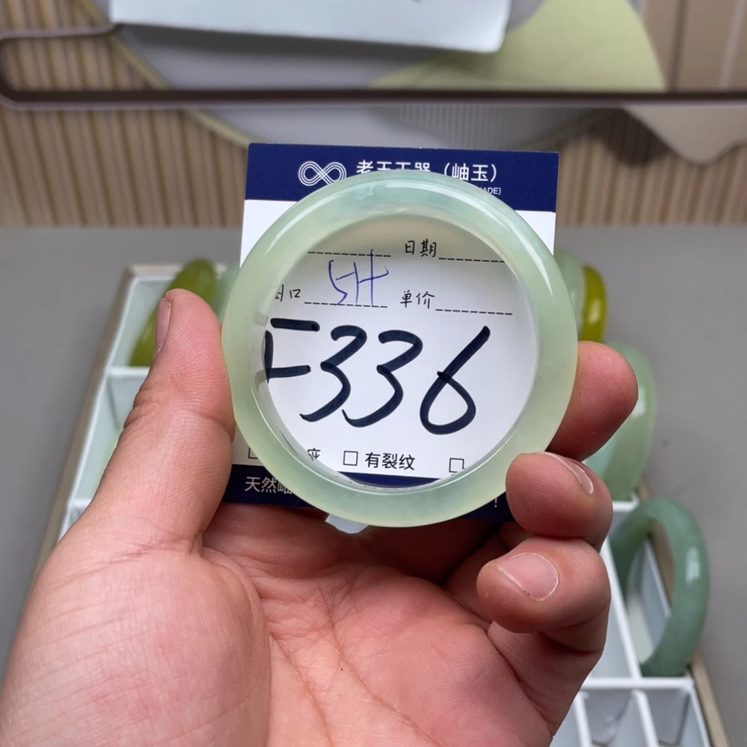 岫玉手镯手镯未镶嵌