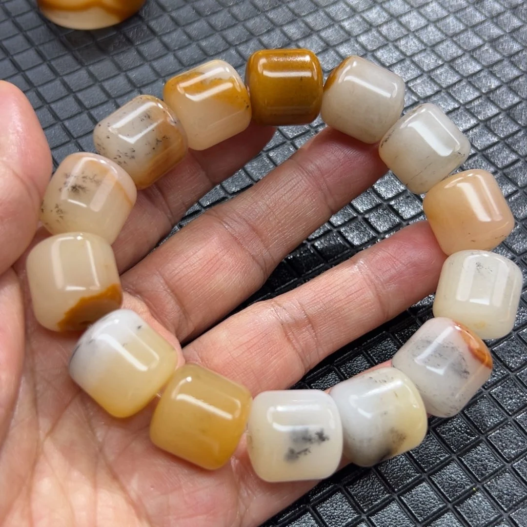 石英质玉未镶嵌颈饰