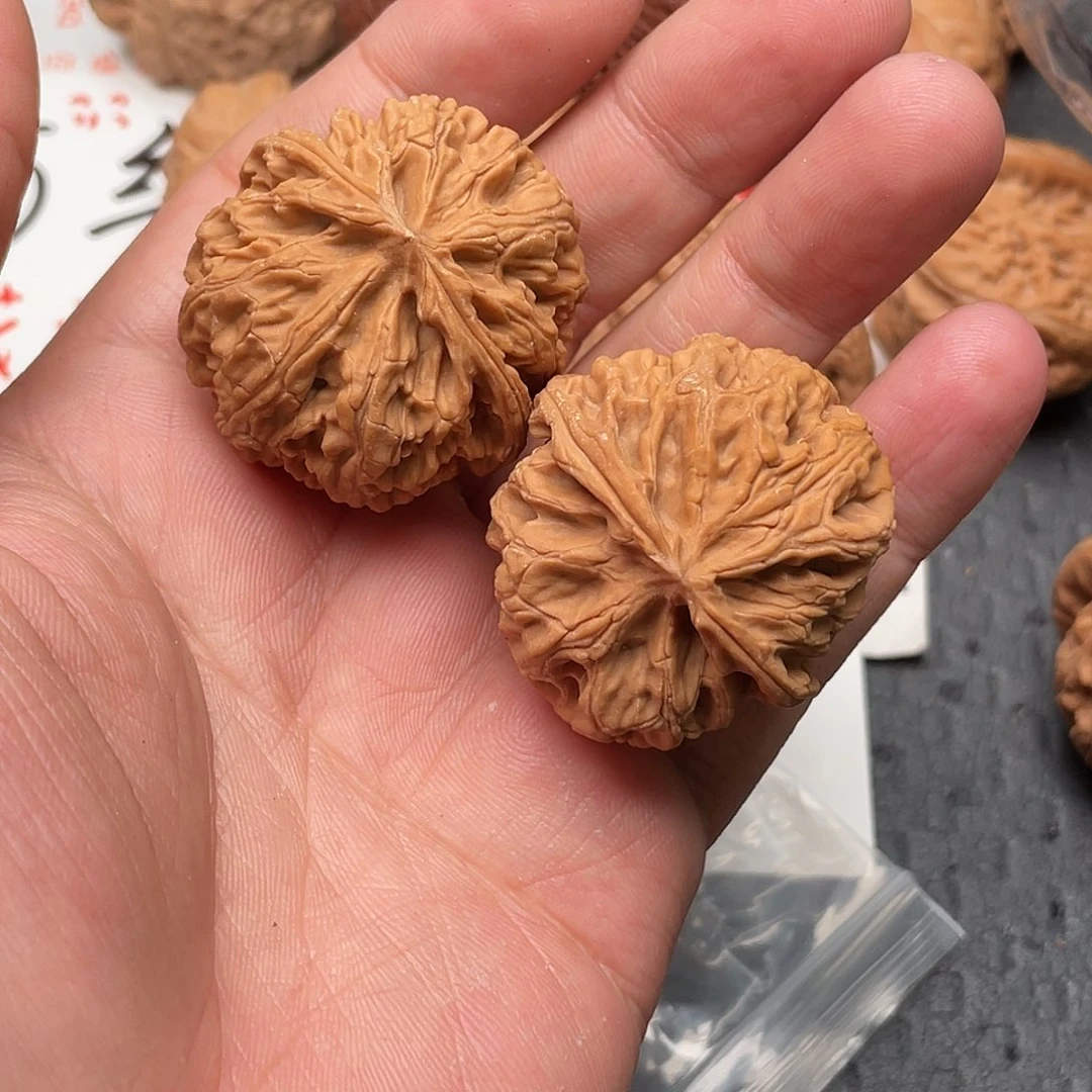 文玩核桃吊坠还*困苹果