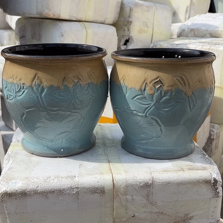 红陶荷花两个口径18高度18