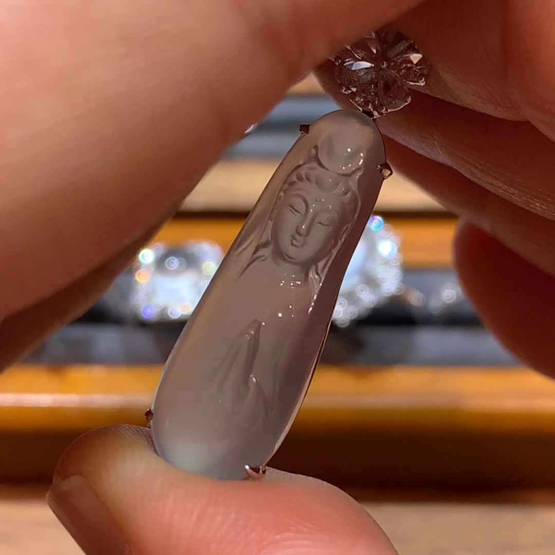 翡翠18K金镶嵌颈饰吊坠