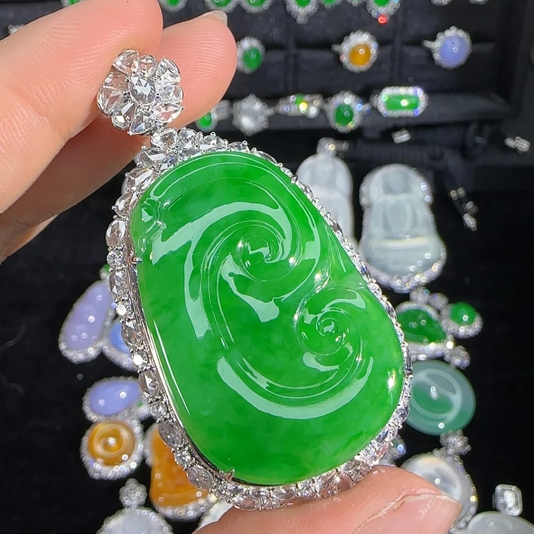 翡翠18K金镶嵌颈饰天然翡翠