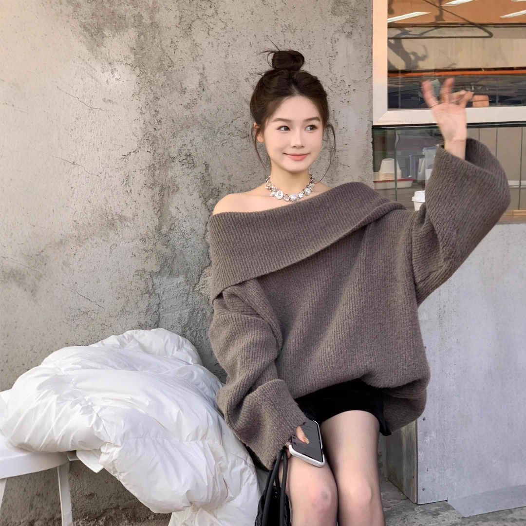 法式性感露肩针织毛衣女秋冬新款性感一字肩慵懒风宽松大版套头衣