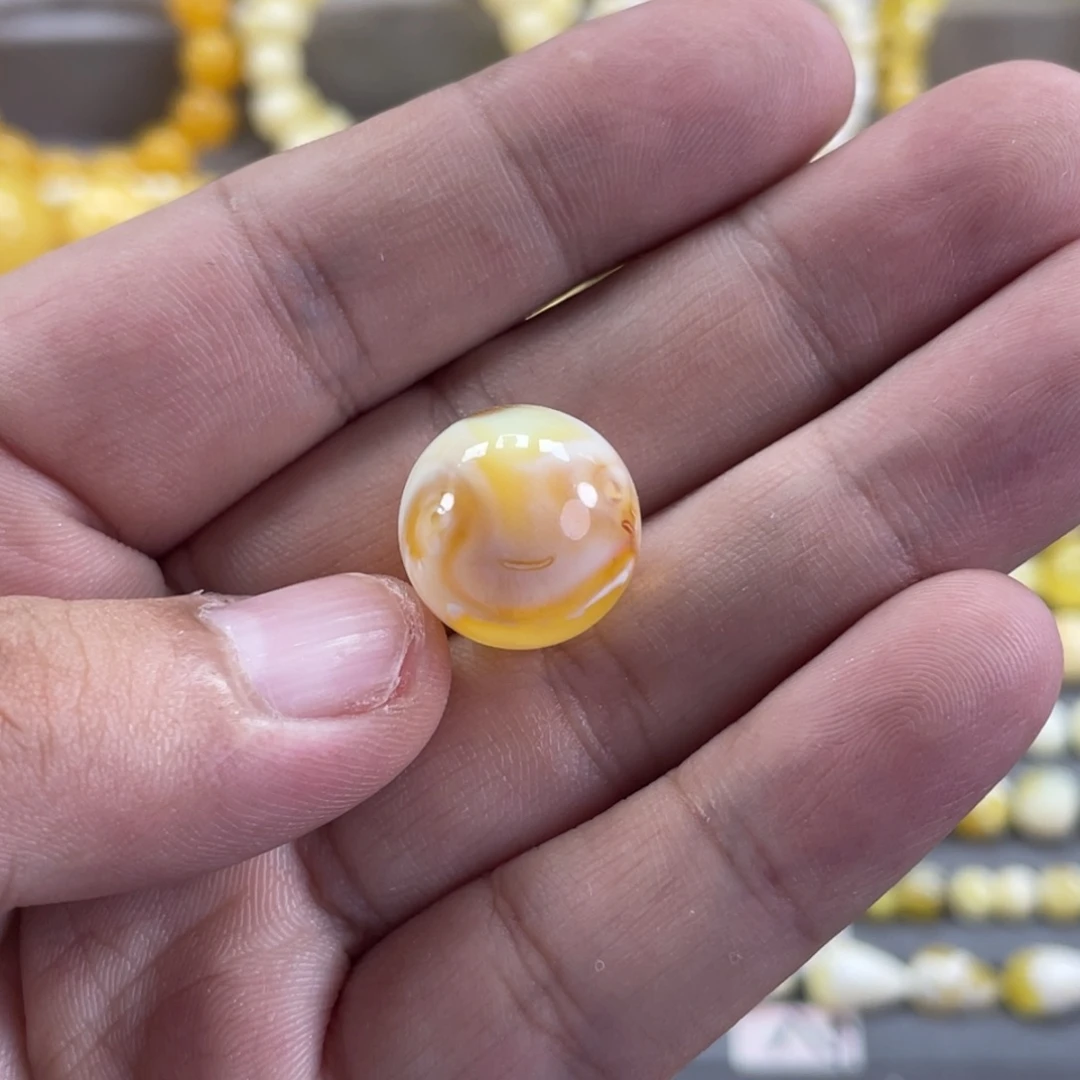 ****头琥珀未镶嵌裸石金漆白沁色圆珠