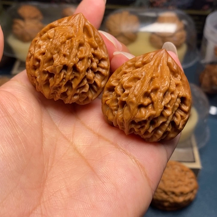 【闪购商品】文玩核桃把件龙门涧