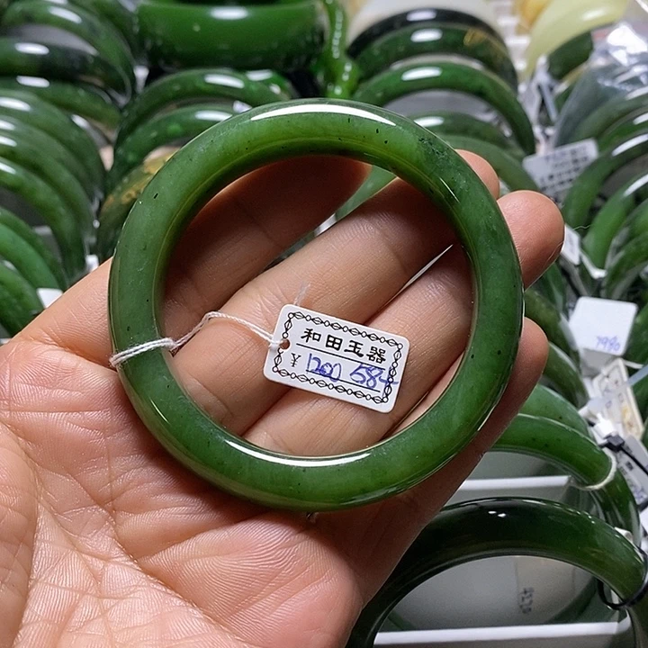 未镶嵌手镯和田玉（碧玉）正圈阳绿58口径