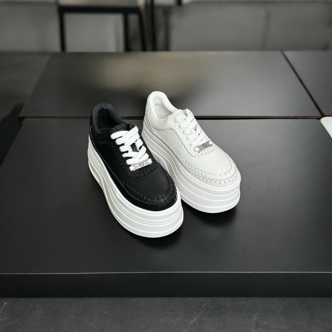 梭·原创25年秋冬新款真皮休闲百搭保暖厚底增高板鞋女款9018-58