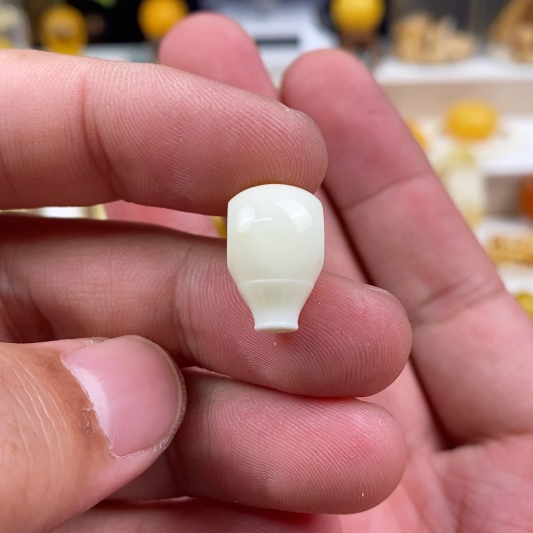 琥珀裸石未镶嵌J****r配饰三通