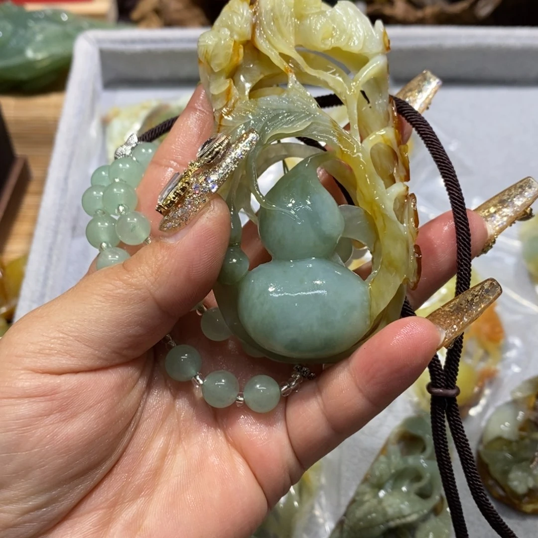 蛇纹石玉颈饰未镶嵌