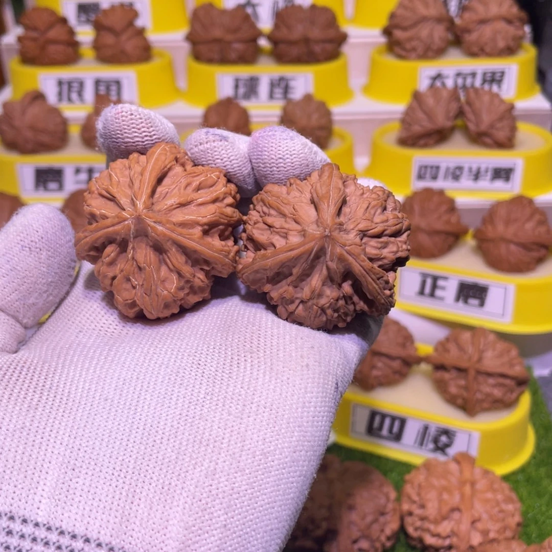 ***桃核吊坠文山三棱