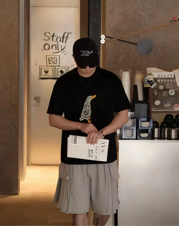 2025年夏季新款男士休闲短袖韩版手绘宽松圆领百搭潮流上衣情侣