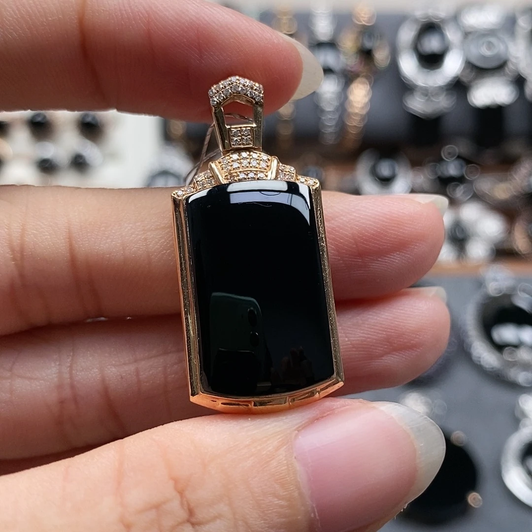 翡翠18K金镶嵌颈饰墨翠