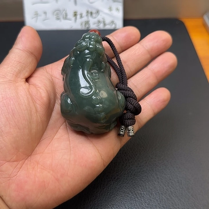 和田玉未镶嵌把件