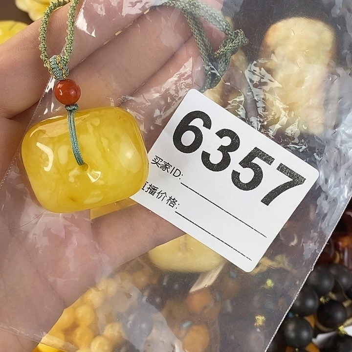 蜜蜡未镶嵌珠宝奇石