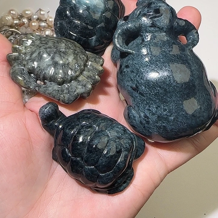 鲸***说翡翠未镶嵌颈饰翡翠