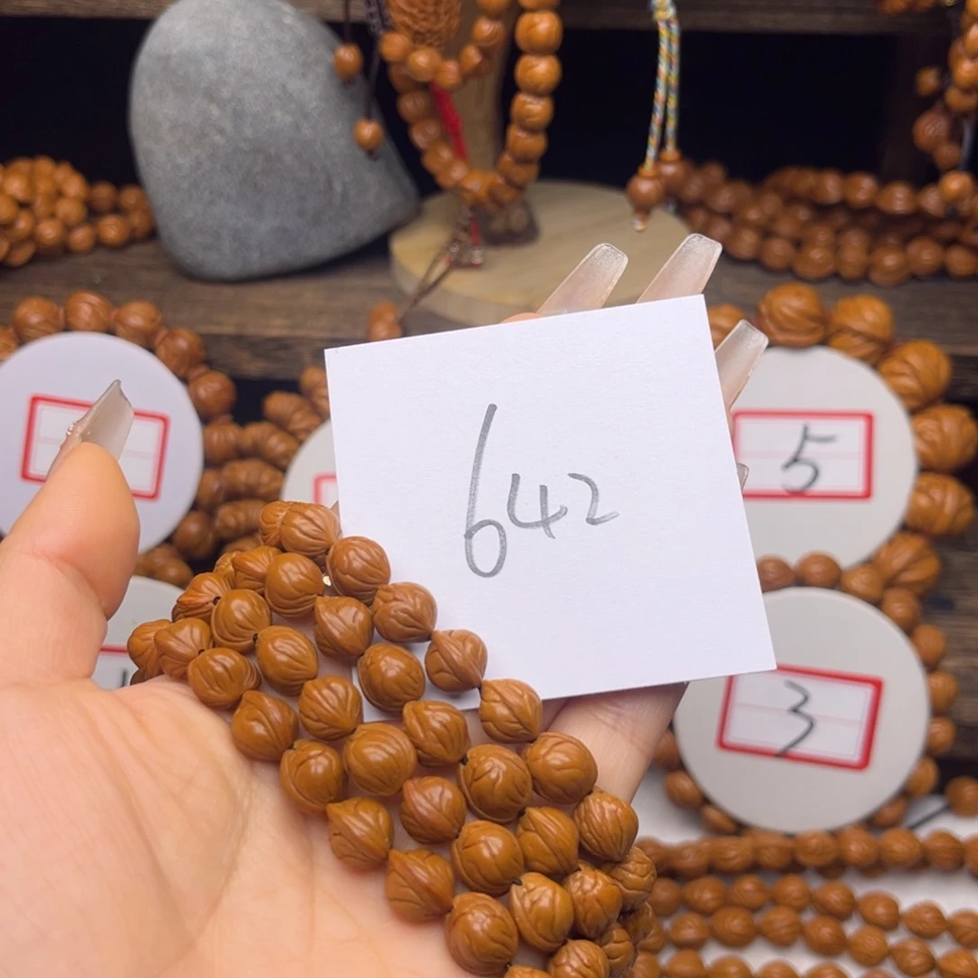 吊坠桃核桃核脖挂肚卡0.9左右