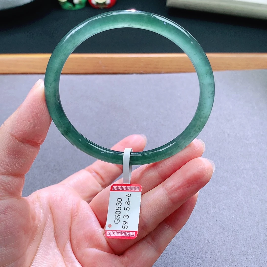 翡翠手镯未镶嵌天然翡翠手镯
