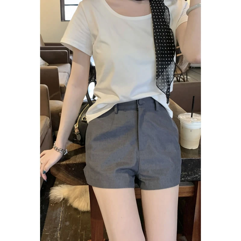 张爆爆 灰色西装短裤