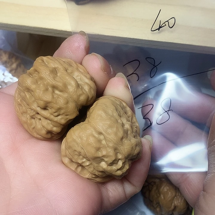 文玩核桃吊坠边38左右