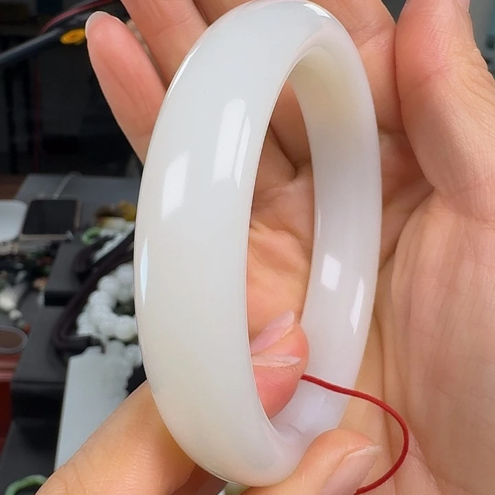 和田玉未镶嵌手镯