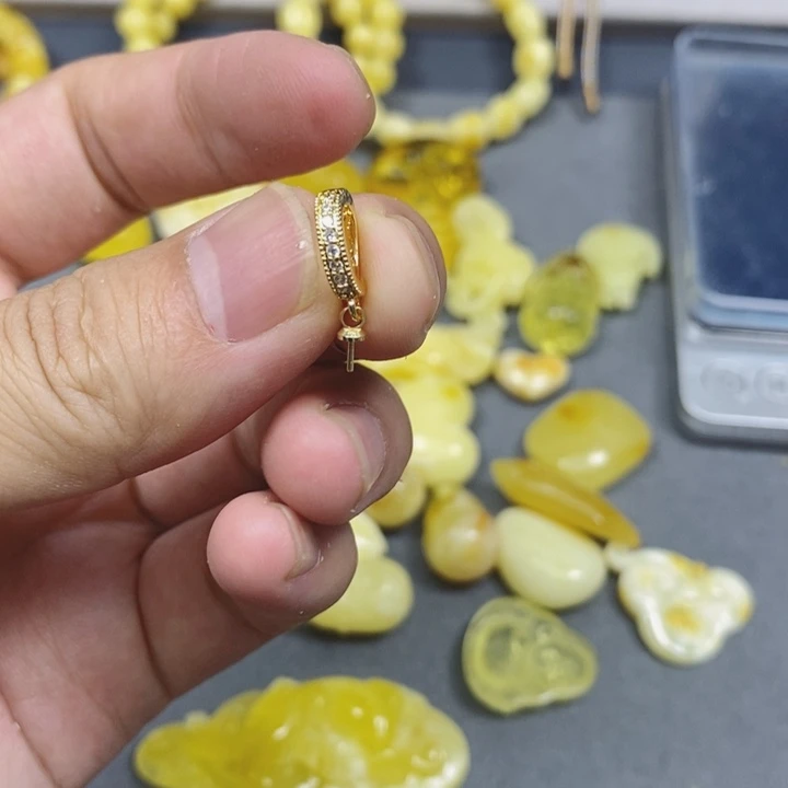 未镶嵌琥珀珠宝奇石知*