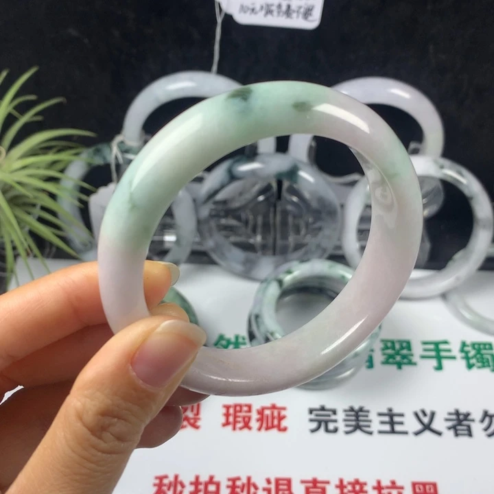 翡翠未镶嵌手镯9号。 57.4圈