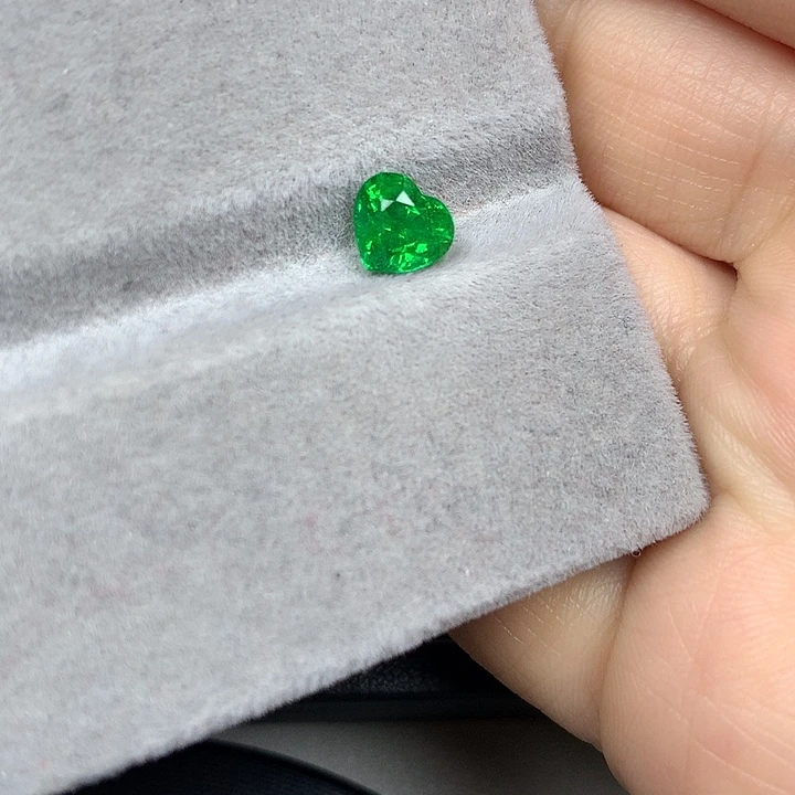 石榴石（沙弗莱）裸石未镶嵌1.51ct沙弗莱爱心