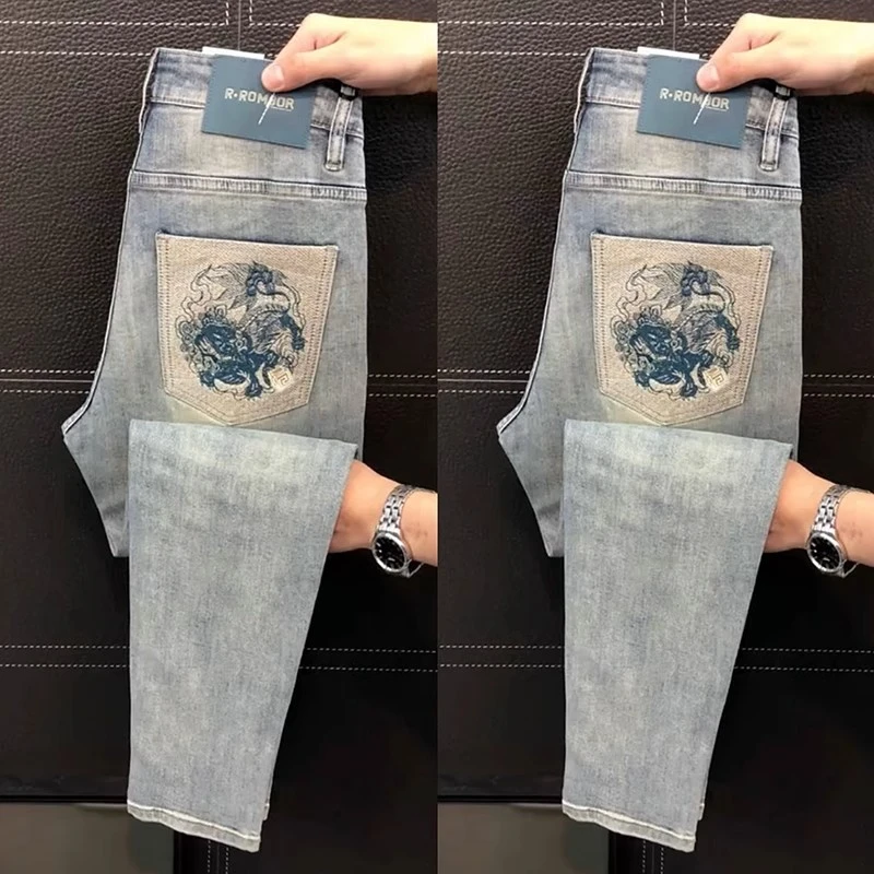 潮牌图龙刺绣潮男轻奢高品质新款时尚简约帅气流行蓝色小脚牛仔裤