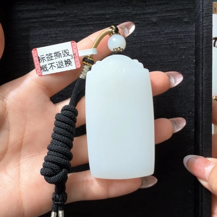 颈饰未镶嵌和田玉江*