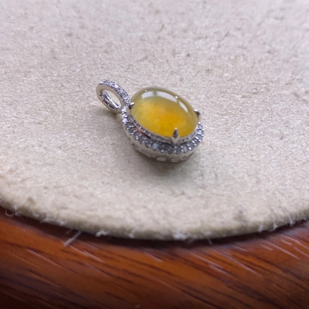 翡翠吊坠(不含链)18K金镶嵌翡翠满黄蛋面