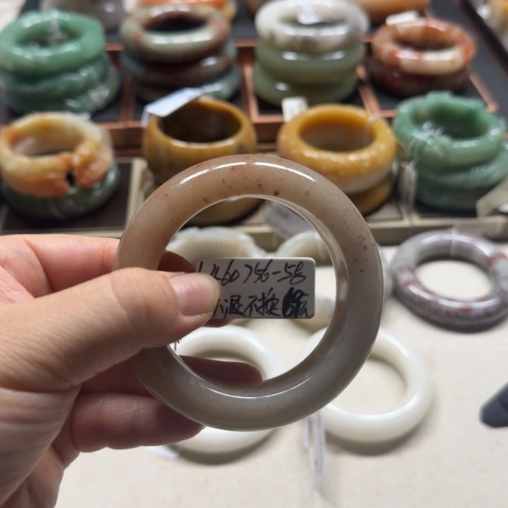 石英质玉未镶嵌手镯