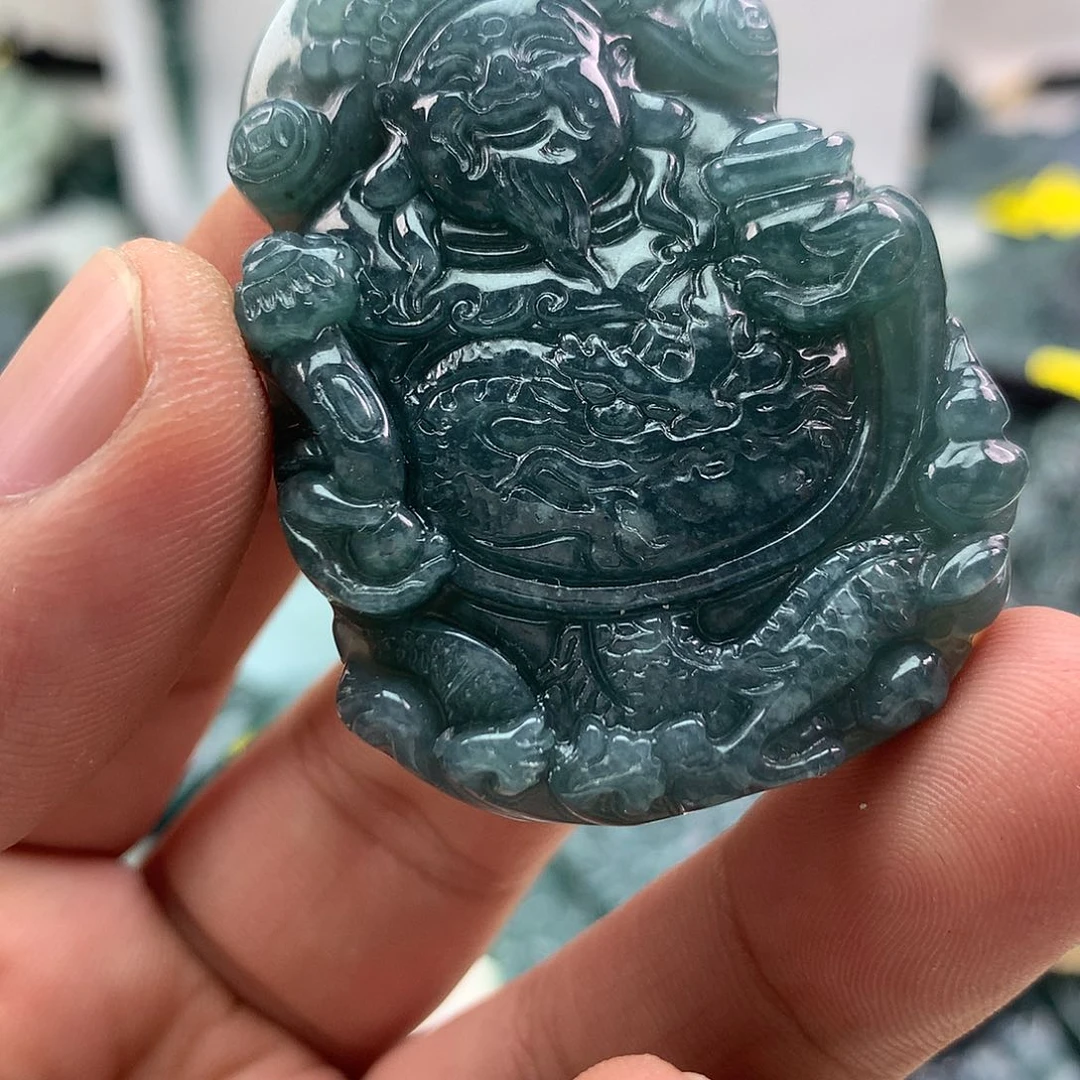 翡翠未镶嵌颈饰财神