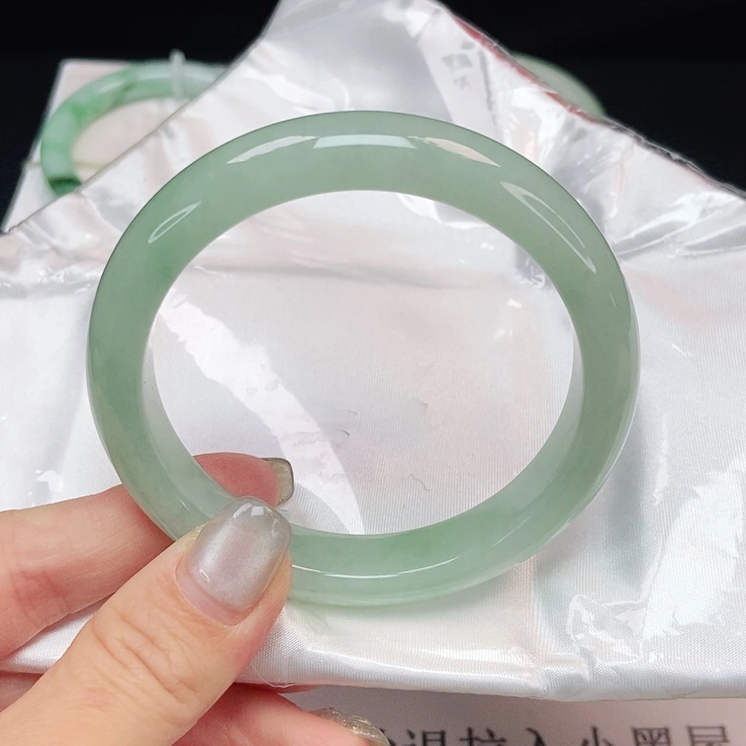 翡翠手镯未镶嵌冰果绿正圈