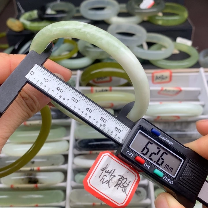 蛇纹石玉未镶嵌手镯1029