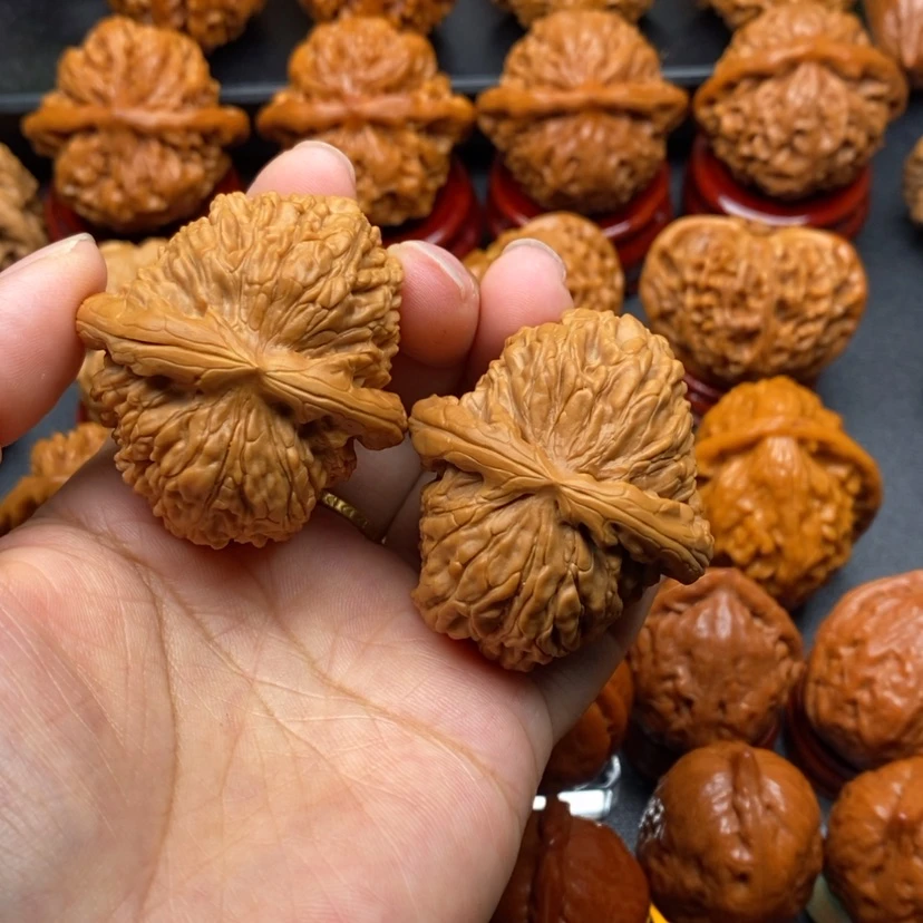 【闪购商品】文玩核桃把件42白狮子