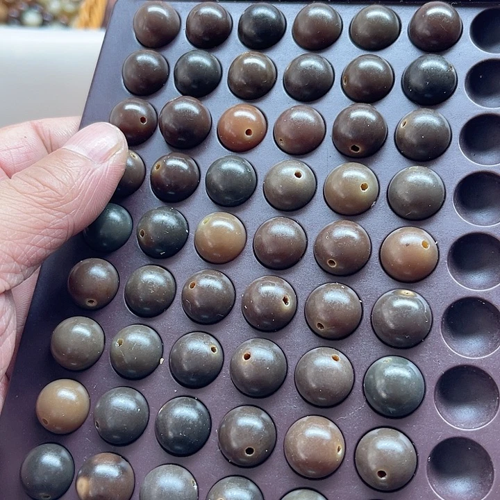 白玉菩提吊坠瑕疵13深咖圆珠60颗