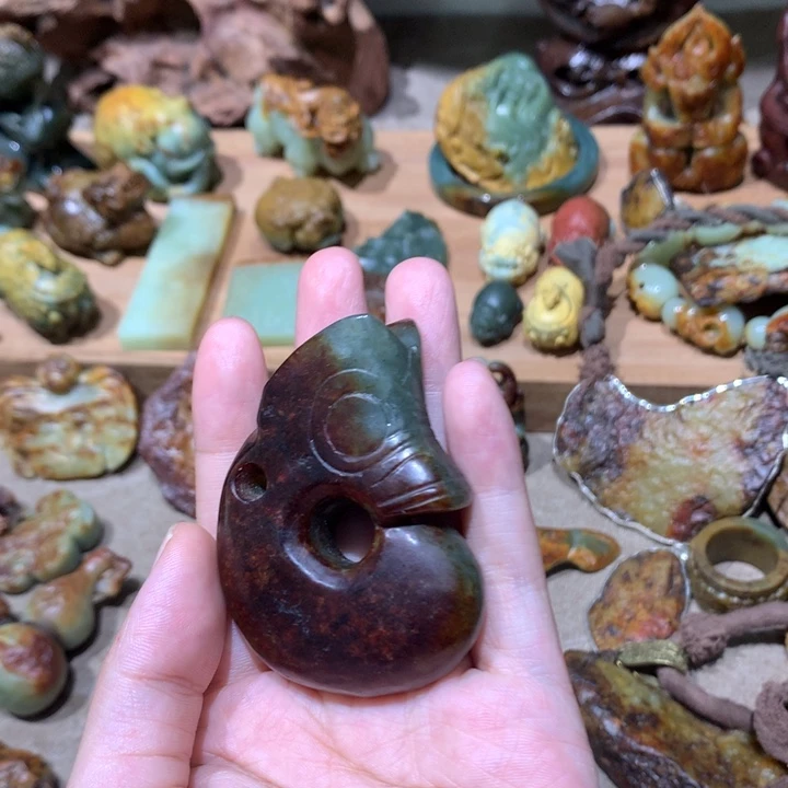 未镶嵌岫岩河磨玉（透闪石质玉）把件