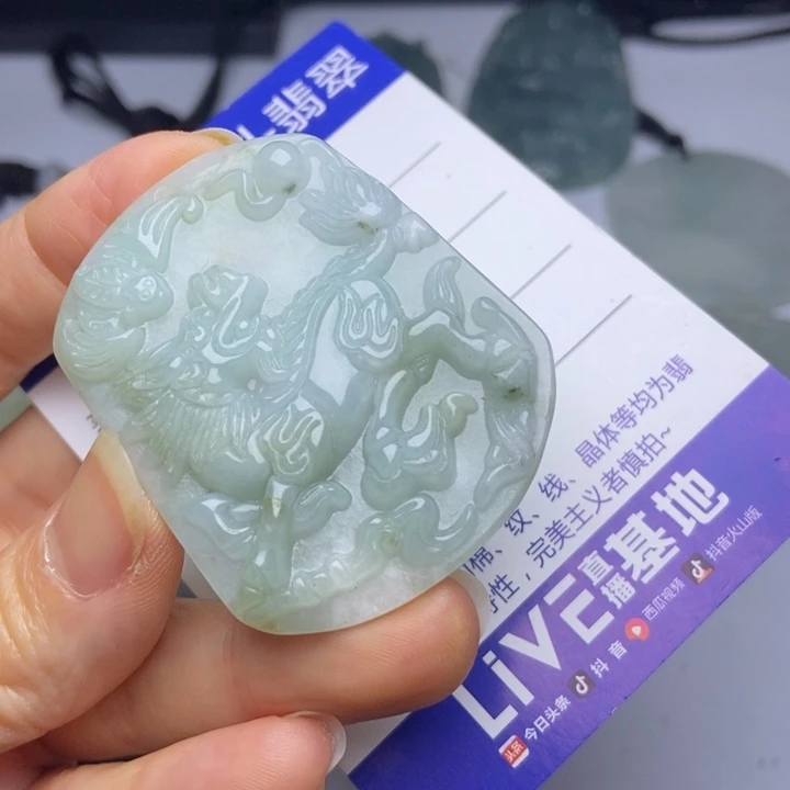 翡翠挂件未镶嵌翡翠